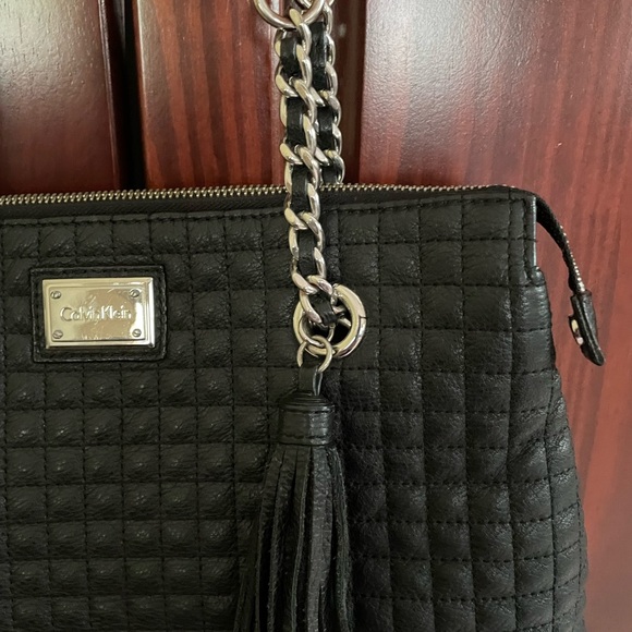 Calvin Klein Quilted Handbag. Lots of Compartments. - Picture 14 of 15